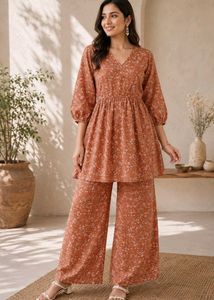 Chic Floral Print V-Neck Top