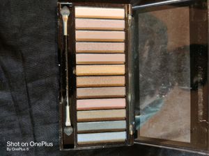 Makeup Revolution Eyeshadow Palette