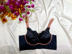 🇳🇿💫🎀Silky Elegant Black Lace Trim Bra