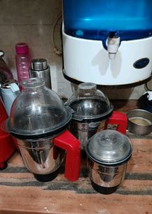 USHA Thunderbolt Mixer With 3mixers