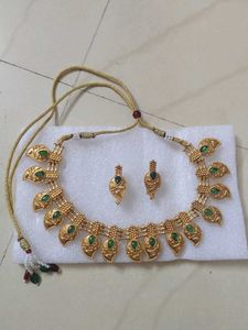 Stunning Gold Plated Necklace & Earring Set