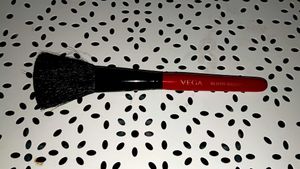 Vega Blush Brush