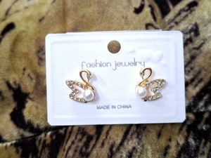 Cute Swan Pearl Earrings