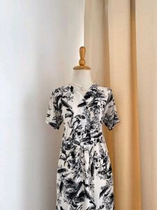 Flowy Floral Print Midi Dress(tie-waist)