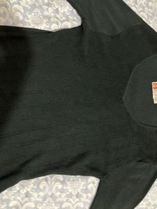 Classic Black V-Neck Long Sleeve Top