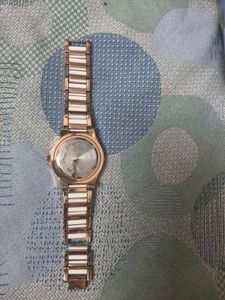 Elegant Rose Gold &amp; White Ceramic Watch