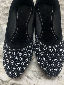 Stylish Black embellished Flats