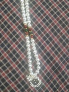 Elegant Pearl Necklace with Pendant