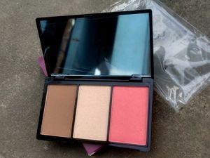 Oriflame Contur, Blush, Highlighter Pallate