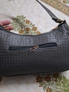 Chic Grey Textured Shoulder Bag with Gold Chain