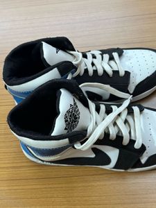 Air Jordan 1 Sneakers