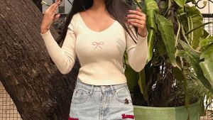 Cream Ribbed Knit Top with Bow Detail
