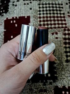 Sheer Lipstick for a Natural Look