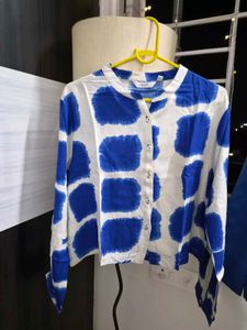 Blue & White Abstract Print Cropped Top