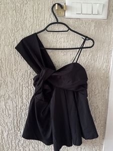 Chic Black One-Shoulder Top