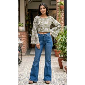 Boho Chic Bell Sleeve Crop Top( free delivery 🚚)a