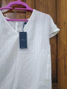 Classy V Neck Mast And Harbour White Top