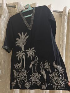 Elegant Black Kurta with Crane & Floral Embroidery