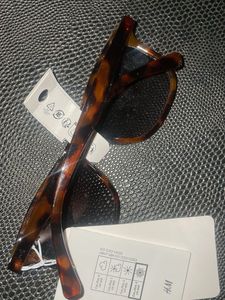 H&amp;M BRAND NEW UV SUNGLASSES