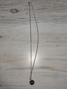 Daisy Flower Pendant Necklace