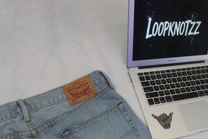 Levi Light Wash Denim Jeans