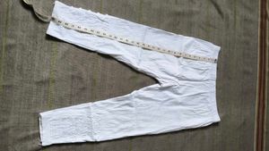 White Embroidered Cotton Leggings