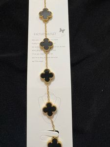 Clover Drop bracelet - Elegant &amp; Stylish