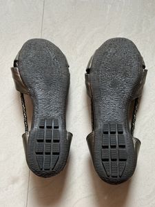 Stylish Mochi Open Toe Flats