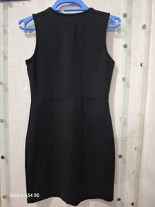 KETCH Black Sleeveless Deep V-Neck Button Detail M