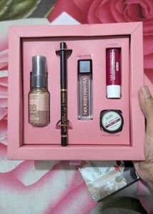 Nourish Mantra Urban Rani Makeup Kit