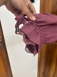 Stylish Mauve V-Neck Top with Ruffled Sleeves