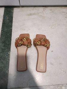 Stylish Chain Detail Flat Sandals