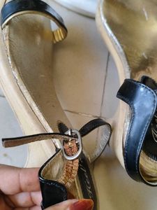 Heel's Black &amp; Gold Sandals