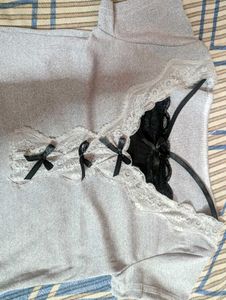 Conquette gray bow top with lace detailing 🤍🩶