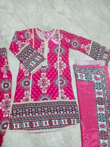 Pakistani Elegant Pink Kurta Set with Dupatta