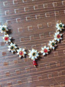 Floral Design Necklace
