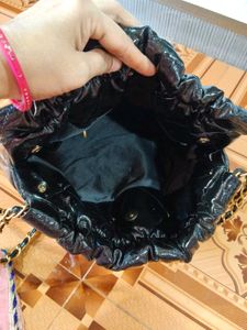 Chic Black Quilted Chain Handbag