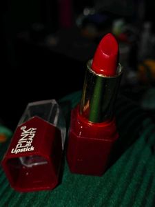 Lipstick (red + pinkishred)