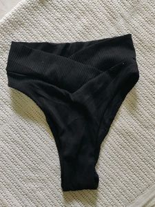 Black V-Cut Ribbed Thong