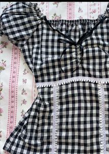 Cute Gingham Puff Sleeve Top