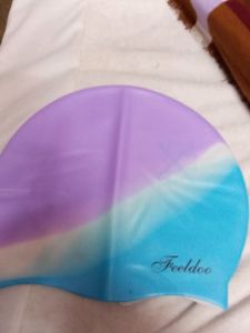 New Swimming Cap With Pouch