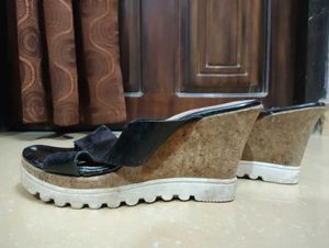 Chic Black Wedge Sandals