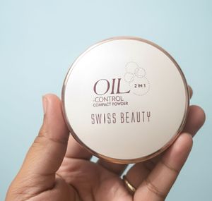 Swiss Beauty Oil Control Compact Powder