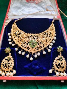 Exquisite Gold &amp; Pearl Necklace Set