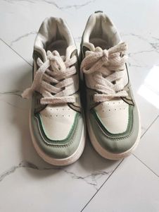 Trendy Colorblocked Sneakers for Women