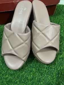 Nude heels 👠 very comfortable lightweight unused