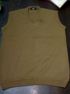 Men's Half Sleeve Sweater For Winter Wear