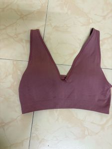 Comfortable Ribbed V-Neck Sports Bra