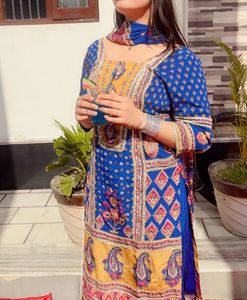Vibrant Blue &amp; Yellow Paisley Print Kurta Set