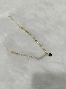 Elegant green stone bracelet